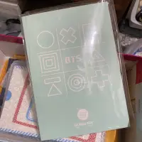 在飛比找蝦皮購物優惠-BTS 官方周邊商品 上色本 黑白寫真書