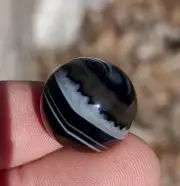 AGATE MARBLE SPHERE,BLACK/WHITE/TAN BAND AGATE, 20MM MADAGASCAR AGATE MARBLE