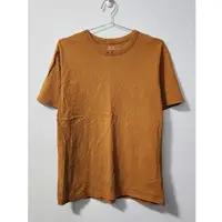 在飛比找蝦皮購物優惠-UNIQLO × U系列 橘黃 寬版 修身 短袖 上衣 T恤