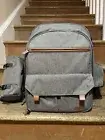 New With Tags Sunflora Picnic Insulated Backpack Set for 4 w/Wine Bag Beige