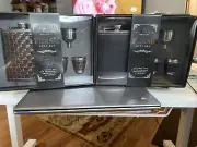 Flask Gift Set Drink with Style NEW 8 oz Flask, 2 shot glasses, 1 Funnel 2 Sets