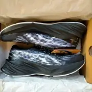 Men 10.0US Asics Novablast3 Thick Sole
