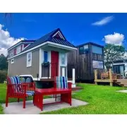 The Retreat - Adorable Tiny Home Steps From The Lake!