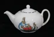 RARE!!! VINTAGE DISCONTINUED WEDGWOOD MINIATURE PETER RABBIT TEAPOT NEW IN BOX