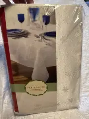 Christmas Threshold White Jacquard with Snowflakes 60x84 Oval Tablecloth NWT