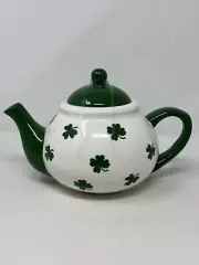 Terramoto St Patrick's Shamrock Teapot Irish 4 leaf clover ceramic green white