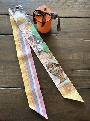 Brand New HERMES Grand Theatre Nouveau 100% Silk Scarf Twilly Blanc Apricot