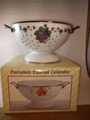 PORCELAIN ENAMEL COLANDER KITCHEN STRAINER AFRICAN VIOLETS NIB