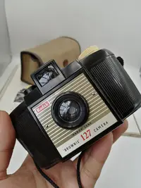 在飛比找Yahoo!奇摩拍賣優惠-英國柯達布朗尼BROWNIE小胖子老膠卷相機收藏 ：