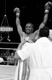 Floyd Mayweather Celebrates His Win Over Jose Baret BOXER BOXING OLD PHOTO