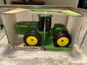 John Deere 8760 4-Wheel Drive Tractor with Duals Diecast 1/64 Ertl 5595