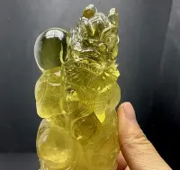 在飛比找Yahoo!奇摩拍賣優惠-天然水晶16cm帝王七龍珠雕刻 巴西黃水晶柱 紅藍綠粉白幽靈