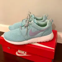 在飛比找蝦皮購物優惠-NIKE Roshe run水藍色（size:6)