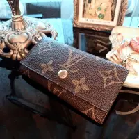 在飛比找Yahoo!奇摩拍賣優惠-法國專櫃精品名牌 Louise Vuitton 經典款 LV