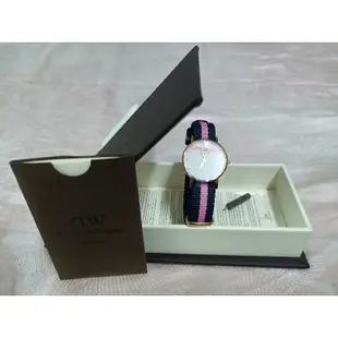 ［蝦皮店到店免運 贈電子錶電池1顆 正品保證 全新］DW手錶時尚晶鑽尼龍錶帶女錶26mm（驚喜價：$850）