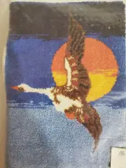 Columbia Minerva-Migrating Bird-latch hook-yarn not included, three color scheme