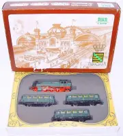 Piko HO 1:87 KONIGLICHE SACHSISCHE BR-75 STEAM LOCOMOTIVE & 3 COACH Gift Set MIB