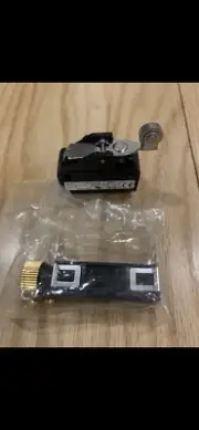 Yamatake / Azbil SL1-P Limit Switch / Micro Switch with Short Roller Lever