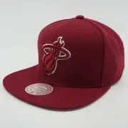 MENS MITCHELL & NESS NBA BACK TO BASICS SNAPBACK HEAT - RED