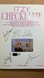 itzy autographed album + handwritten letter