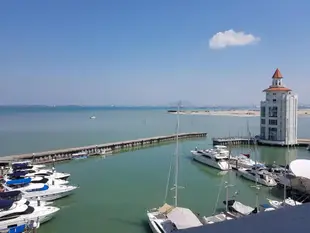 Straits Quay Seafront Suite with Marina View
