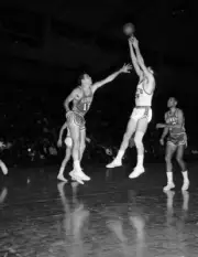 Al Bianchi Of The Syracuse Nationals Shoots 1960S Old Basketball Photo 3
