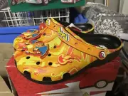 NEW POKEMON CHARIZARD CROCS SIZE MENS 4 WOMENS 6