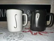 Rae Dunn – SALT & PEPPER Shaker Set with Tray- Black & White