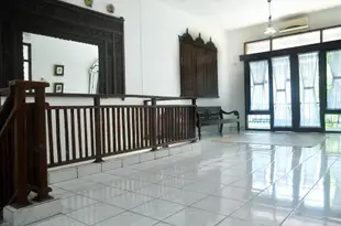 [location not yet specified]的3臥室 - 0平方公尺/3間專用衛浴Modern Javanese style house 3br
