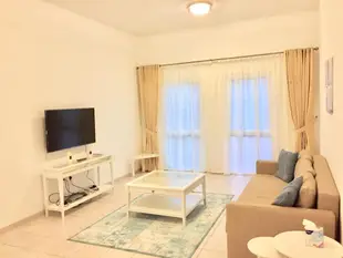 Gorgeous 1 Bedroom Apartment In Discovery Garden