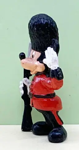 【震撼精品百貨】Micky Mouse 米奇/米妮 公仔擺飾 米奇英國#65412 震撼日式精品百貨