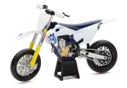NEW-RAY - 58163 - 1:12 SCALE HUSQVARNA FS450 SUPER MOTO BIKE
