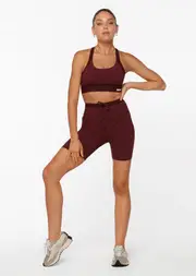 [Lorna Jane] Keep Up Multi Pockets No Ride Bike Shorts in Red, Size - 2XS 2XS Maroon