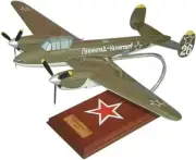 Russian Air Force Petlyakov PE-2 Bomber Desk Display WW2 Model 1/32 SC Airplane