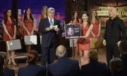 Host Jay Leno and actor and host of "Deal or No Deal" Howie Mandel- Old Photo 9