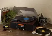 TEAC LP-R520-WA CD Recorder with Turntable and Cassette Player