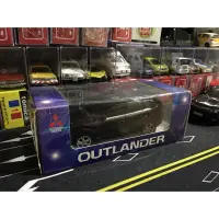 在飛比找蝦皮購物優惠-1:43 三菱 Outlander 頭燈發光小車 原廠贈品 