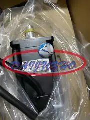 ONE NEW Yaskawa Servo Motor SGMAH-04A1A-HL11