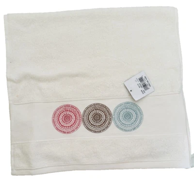 Avanti Emmeline Cotton Embroidered Medallion 16" x 27" Hand Towel - Cream