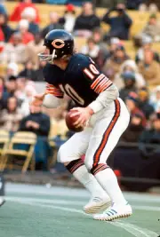 Bobby Douglas Chicago Bears drops back to pass v the San Francisc- 1974 Photo 2