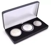 BLACK LEATHERETTE DISPLAY BOX FOR 3 COINS in GENUINE AIRTITE CAPSULES H,I,T