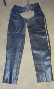 Universal Riders Leather Buffalo Chaps M600 Size Med NEW w/tags